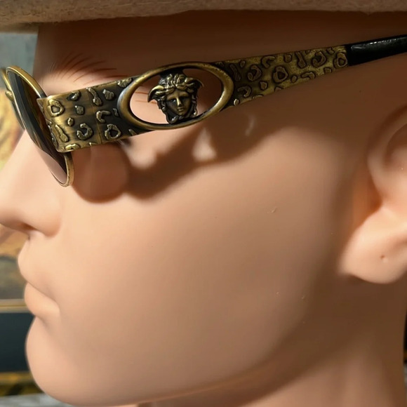 VERSACE VINTAGE UNISEX SUNGLASSES WITH CASE - Picture 6 of 17